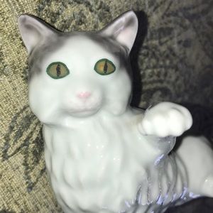 Japan Playful Green Eyed Gray White Tabby Long Hair Cat Kitten Figurine